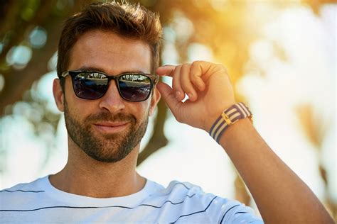 MEN'S SUNGLASSES .